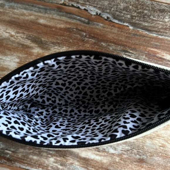 NWOT BRIGHTON LOVE POUCH - Picture 3 of 3